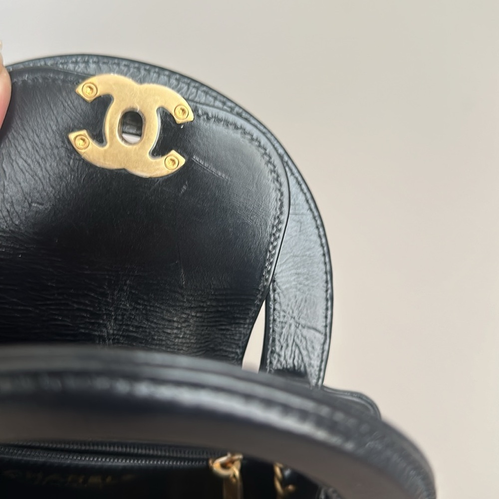 Chanel Black Quilted Handbag - Picture 14 of 16